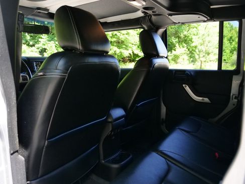 Used 2016 Jeep Wrangler Unlimited Rubicon AWD/4WD image 23