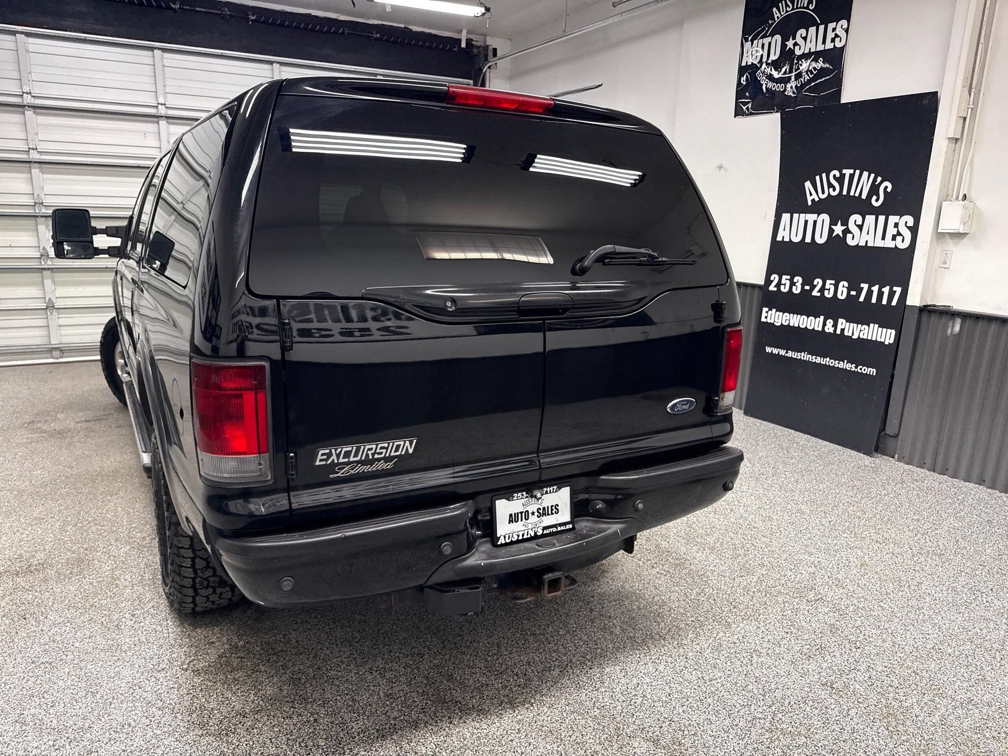 Used 2005 Ford Excursion Limited AWD/4WD image 4