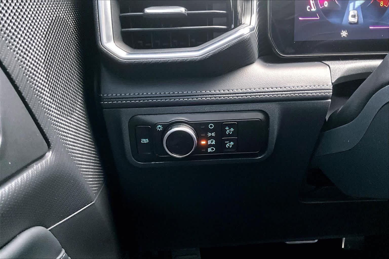 Used 2025 Ford Mustang Premium RWD image 32
