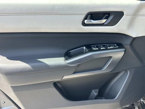 New 2026 Nissan Pathfinder SL AWD/4WD image 18