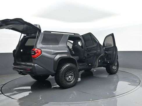Used 2025 Toyota 4Runner SR5 AWD/4WD image 29