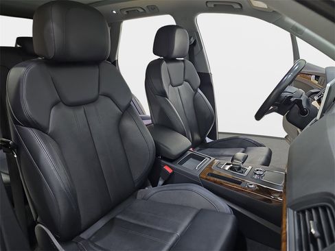 Used 2018 Audi Q5 2.0T Premium Plus w/ Premium Plus Package image 12