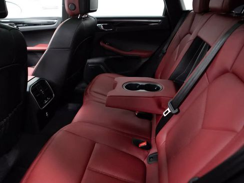Certified 2026 Porsche Macan AWD/4WD image 35