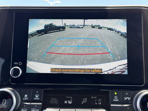 Certified 2025 Toyota Highlander XLE AWD/4WD image 32