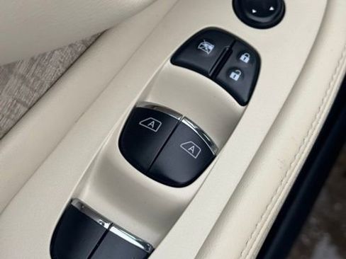 Used 2024 Nissan Murano SL image 17