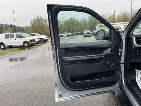 Used 2024 Ford Expedition XLT image 12