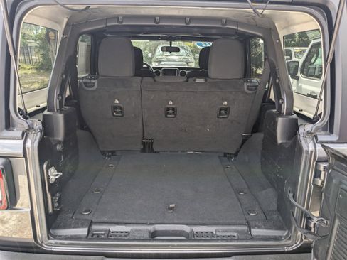 Used 2022 Jeep Wrangler Unlimited Sport AWD/4WD image 12
