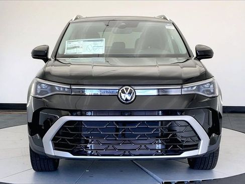 New 2026 Volkswagen Taos SEL image 3