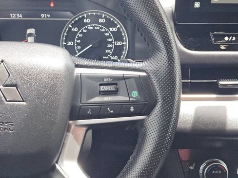 Used 2025 Mitsubishi Outlander SE AWD/4WD image 24