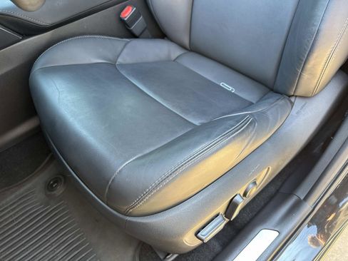 Used 2023 Toyota Venza XLE image 13