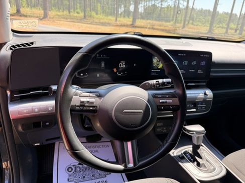 Used 2024 Hyundai Kona SEL image 17