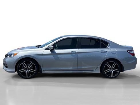 Used 2017 Honda Accord Sport image 2