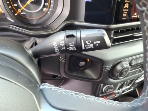 Used 2025 Jeep Wrangler Unlimited Rubicon AWD/4WD image 21