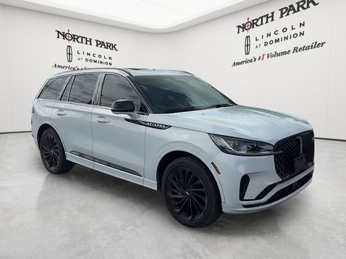 Used 2025 Lincoln Aviator Reserve w/ Luxury Package AWD/4WD image 7