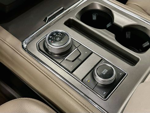 Used 2020 Ford Expedition XLT w/ Equipment Group 202A AWD/4WD image 25