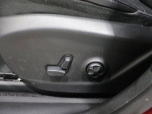 Used 2019 Jeep Cherokee Limited AWD/4WD image 12