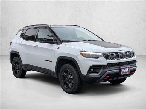 Used 2023 Jeep Compass Trailhawk w/ Trailhawk Elite Group image 3