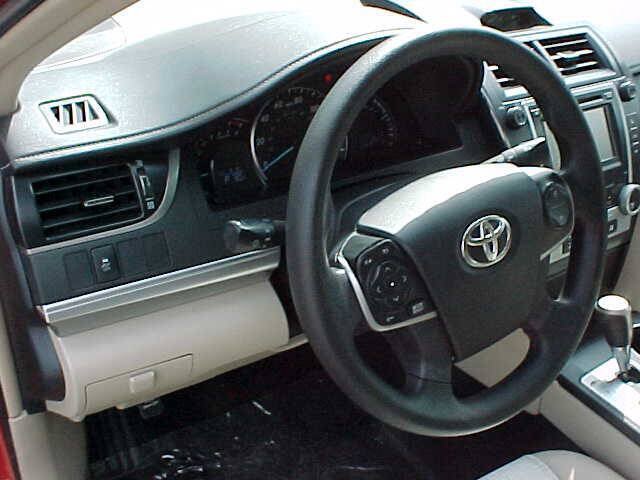Used 2012 Toyota Camry LE FWD image 20