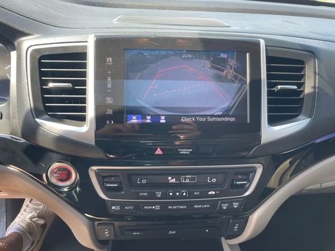 Used 2018 Honda Pilot Touring image 8