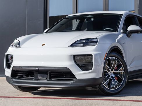 Certified 2025 Porsche Macan 4S Electric AWD/4WD image 7