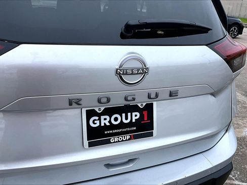 Certified 2025 Nissan Rogue SV FWD image 29