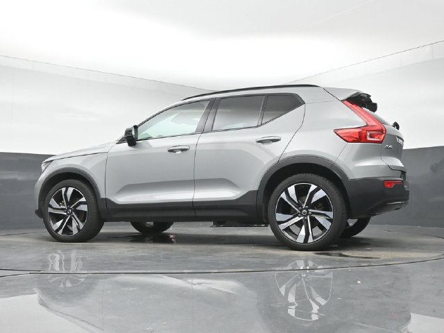 Used 2024 Volvo XC40 B5 Plus w/ Protection Package Premier AWD/4WD image 14