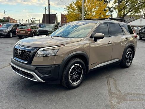 Used 2024 Nissan Pathfinder Rock Creek image 3