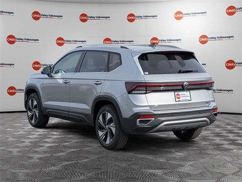 New 2026 Volkswagen Taos SE image 7