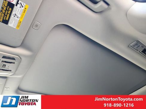 Used 2025 Toyota Highlander Platinum image 28