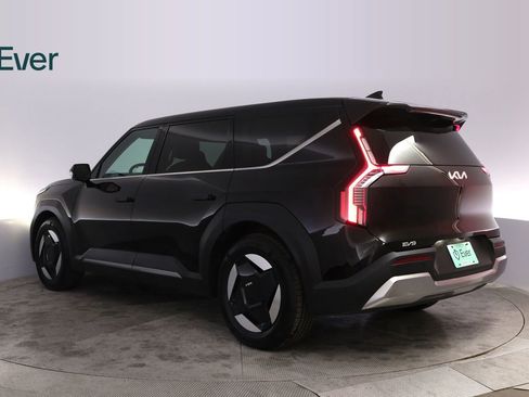 Used 2024 Kia EV9 Light Long Range RWD image 17