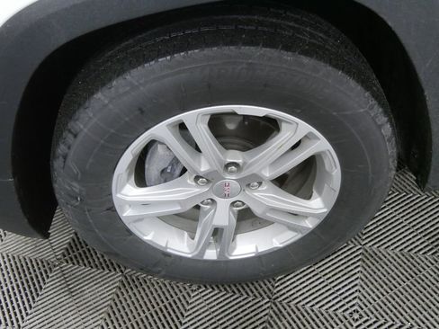 Used 2023 GMC Terrain SLE w/ Driver Convenience Package image 9