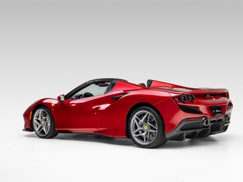 Certified 2023 Ferrari F8 Tributo RWD image 16