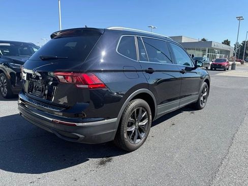 Used 2023 Volkswagen Tiguan SE w/ Panoramic Sunroof Package image 13