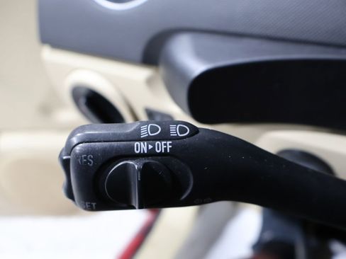 Used 2008 Volkswagen Beetle S image 24