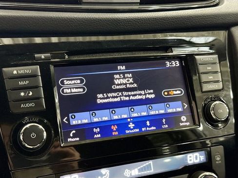 Used 2018 Nissan Rogue SV w/ Premium Package image 16