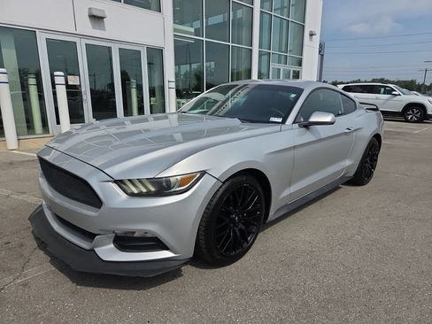 Used 2016 Ford Mustang Coupe RWD image 12