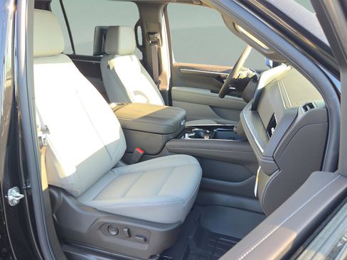 New 2026 Chevrolet Suburban Z71 image 27