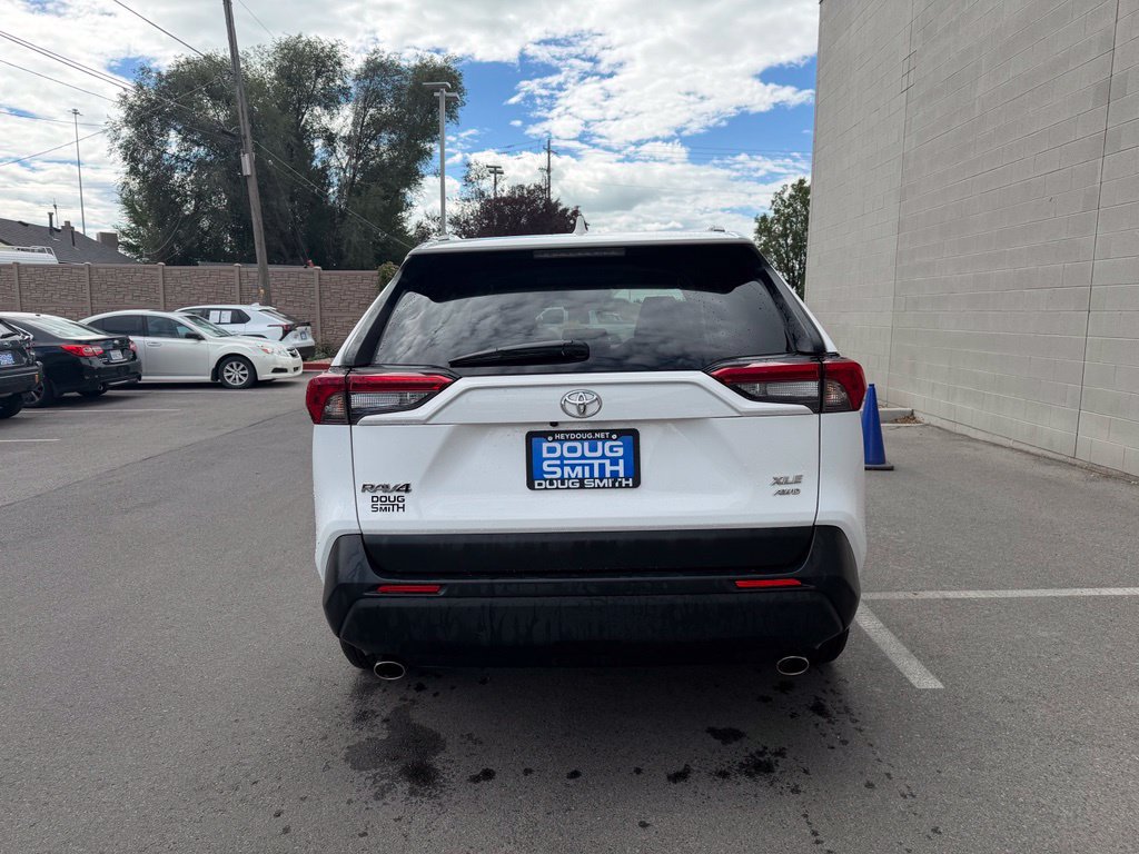 Used 2025 Toyota RAV4 XLE AWD/4WD image 4
