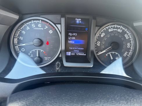 Used 2019 Toyota Tacoma TRD Sport w/ Technology Package image 11