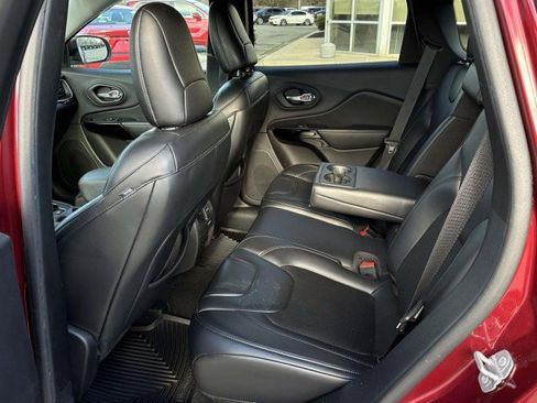 Used 2020 Jeep Cherokee Latitude Plus image 13