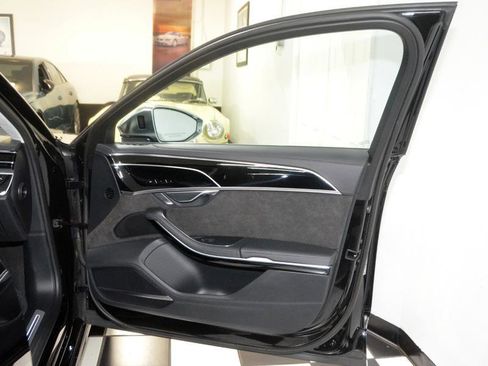 Used 2020 Audi S8 L image 22