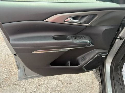 Used 2025 Chevrolet Traverse LT w/ Enhanced Driving Package AWD/4WD image 10