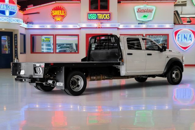 Used 2024 RAM 5500 Tradesman w/ Chrome Appearance Group AWD/4WD image 3