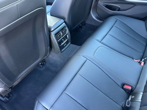 Used 2025 BMW 330i Sedan w/ Premium Package image 26