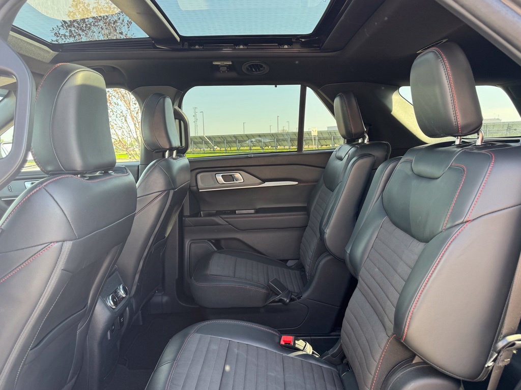 Used 2025 Ford Explorer ST-Line w/ Premium Package AWD/4WD image 36