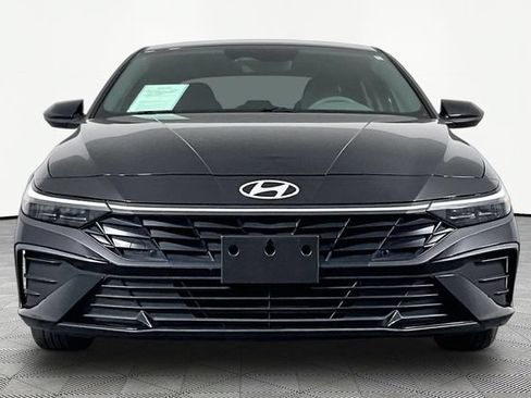Used 2026 Hyundai Elantra SE FWD image 2