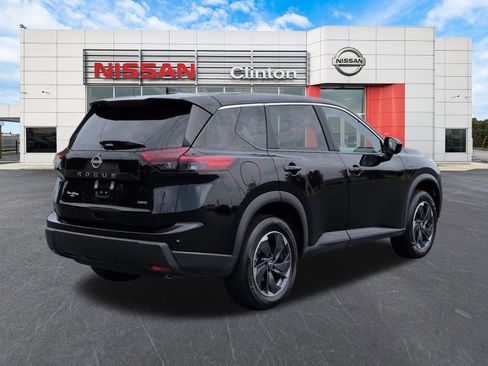 Used 2026 Nissan Rogue SV AWD/4WD image 3