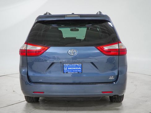 Used 2017 Toyota Sienna LE image 10