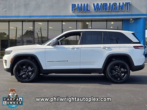 Used 2025 Jeep Grand Cherokee Altitude RWD image 6