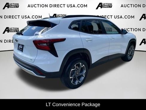 Used 2024 Chevrolet Trax LT w/ Driver Confidence Package FWD image 3